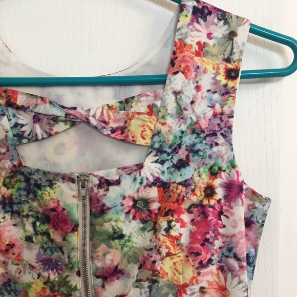 A kids size 10-11 flower print dress from H&M - Picture 4 of 4